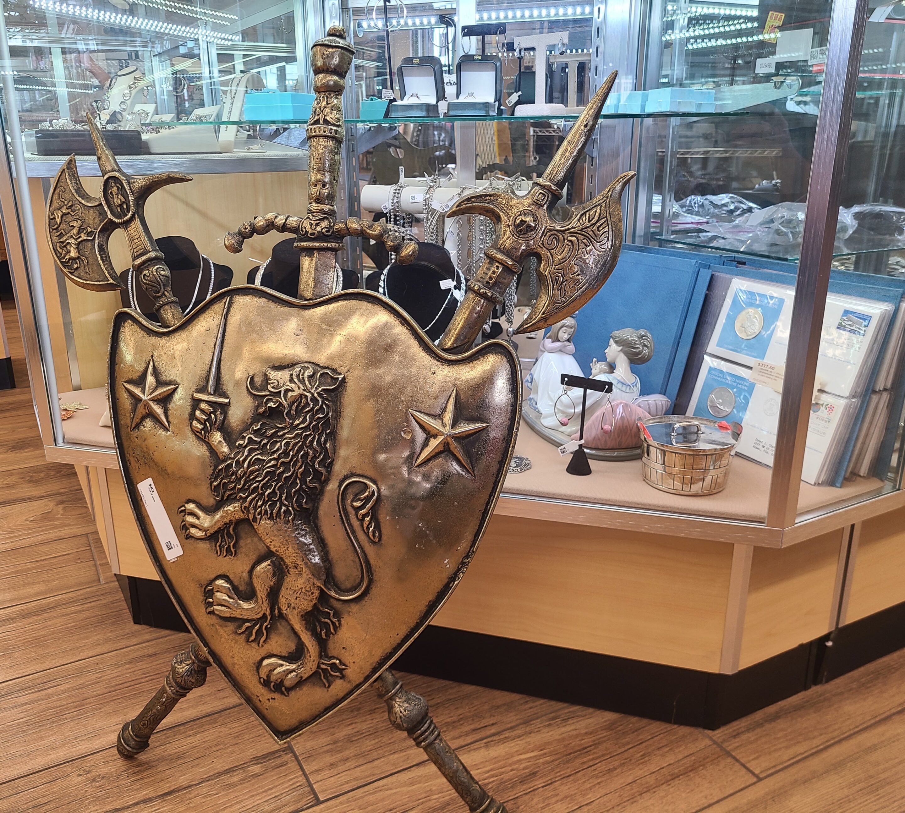 20241119_142005 (1) pawning jewelry at pawn shops