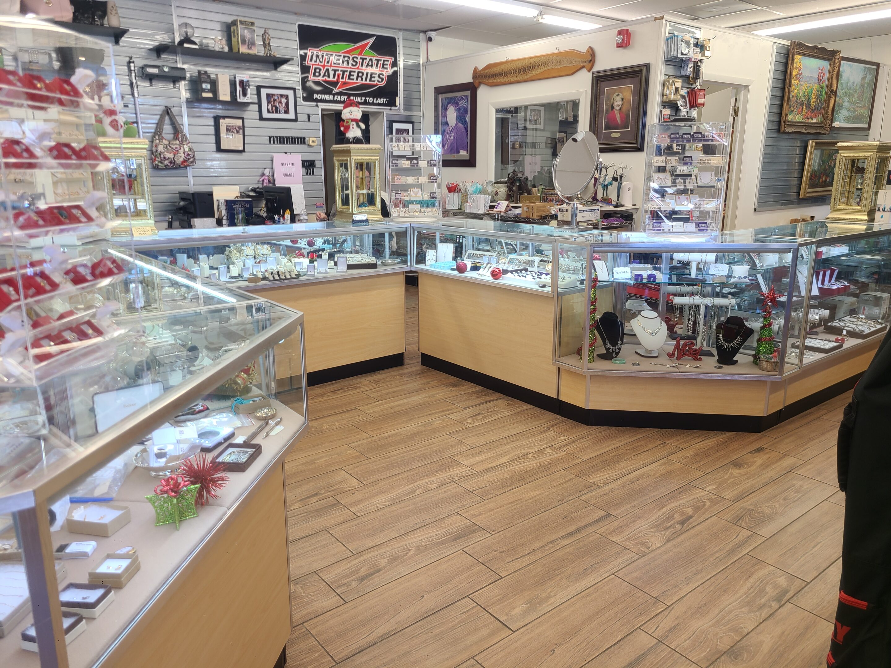 20251128_141941 pawning jewelry at pawn shops